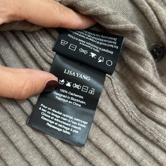 Lisa Yang 💯 cashmere cardigan - Picture 4 of 7